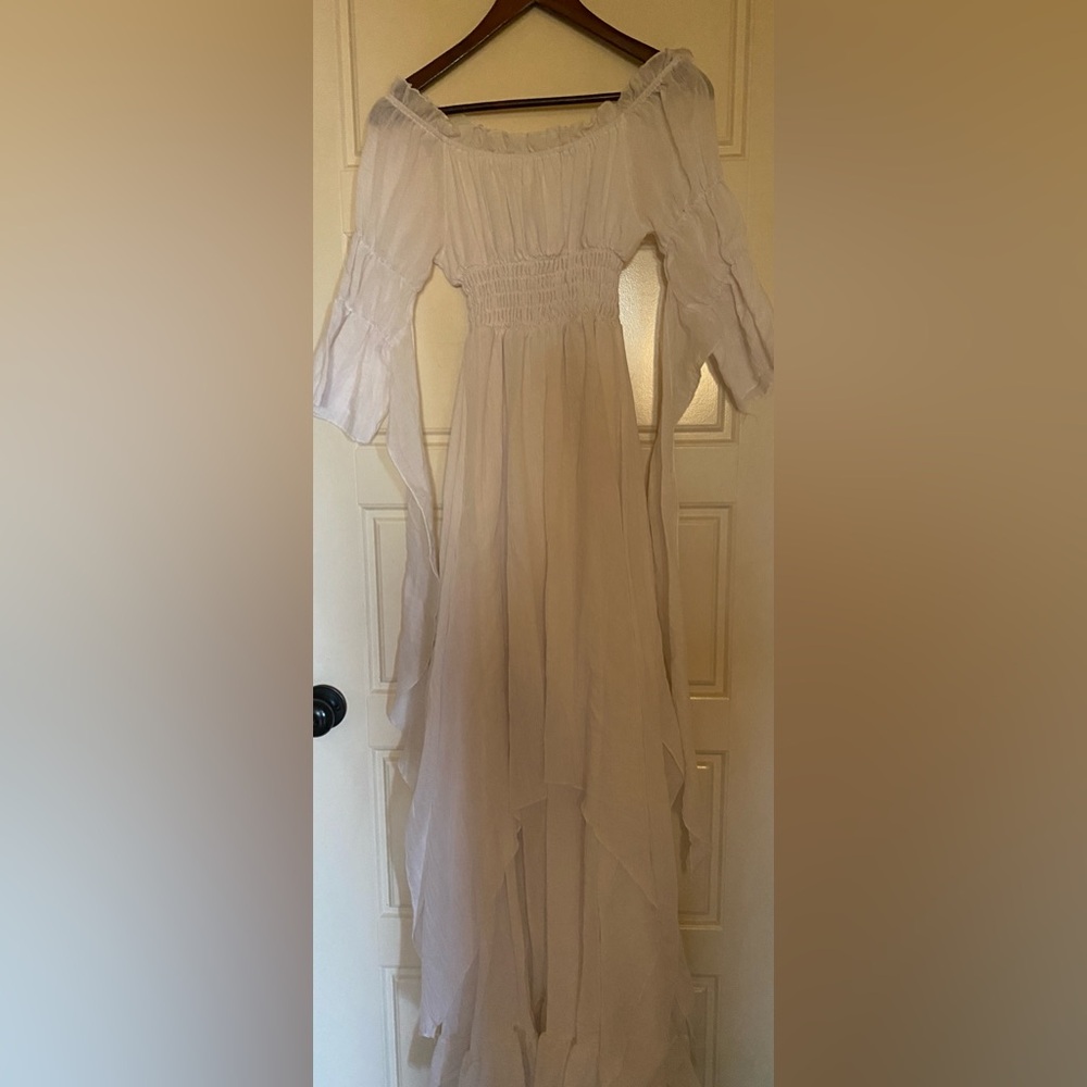 Elegant White Off-Shoulder Dress - Picture 2 of 7